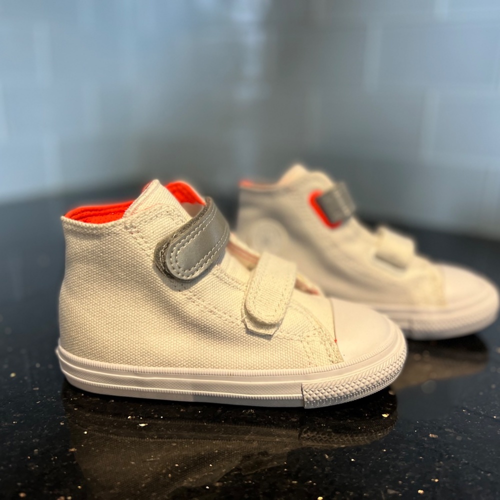 CHILDREN'S CONVERSE SIZE 9